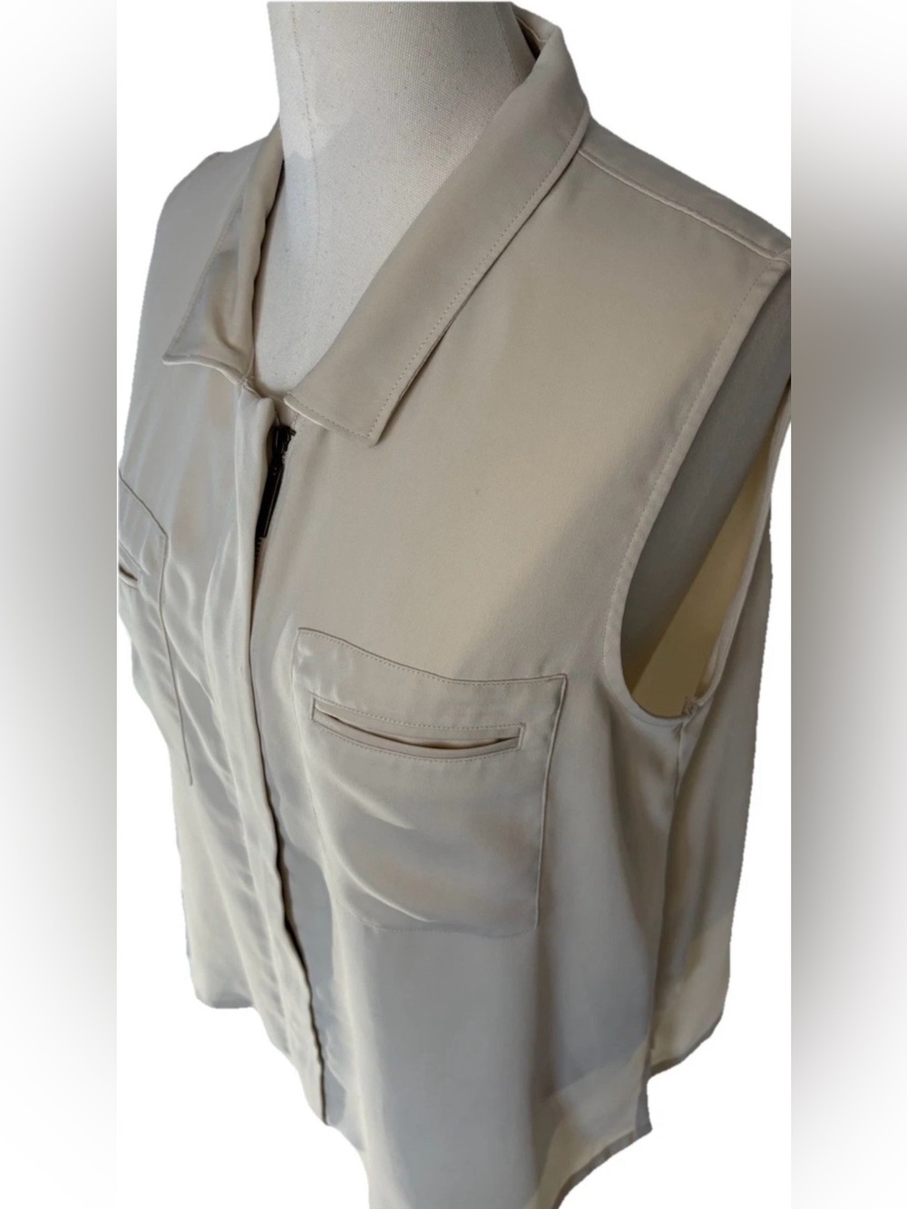 Liz Claiborne Women's Sleeveless Collared Top Cream Hidden Zipper Placket LG